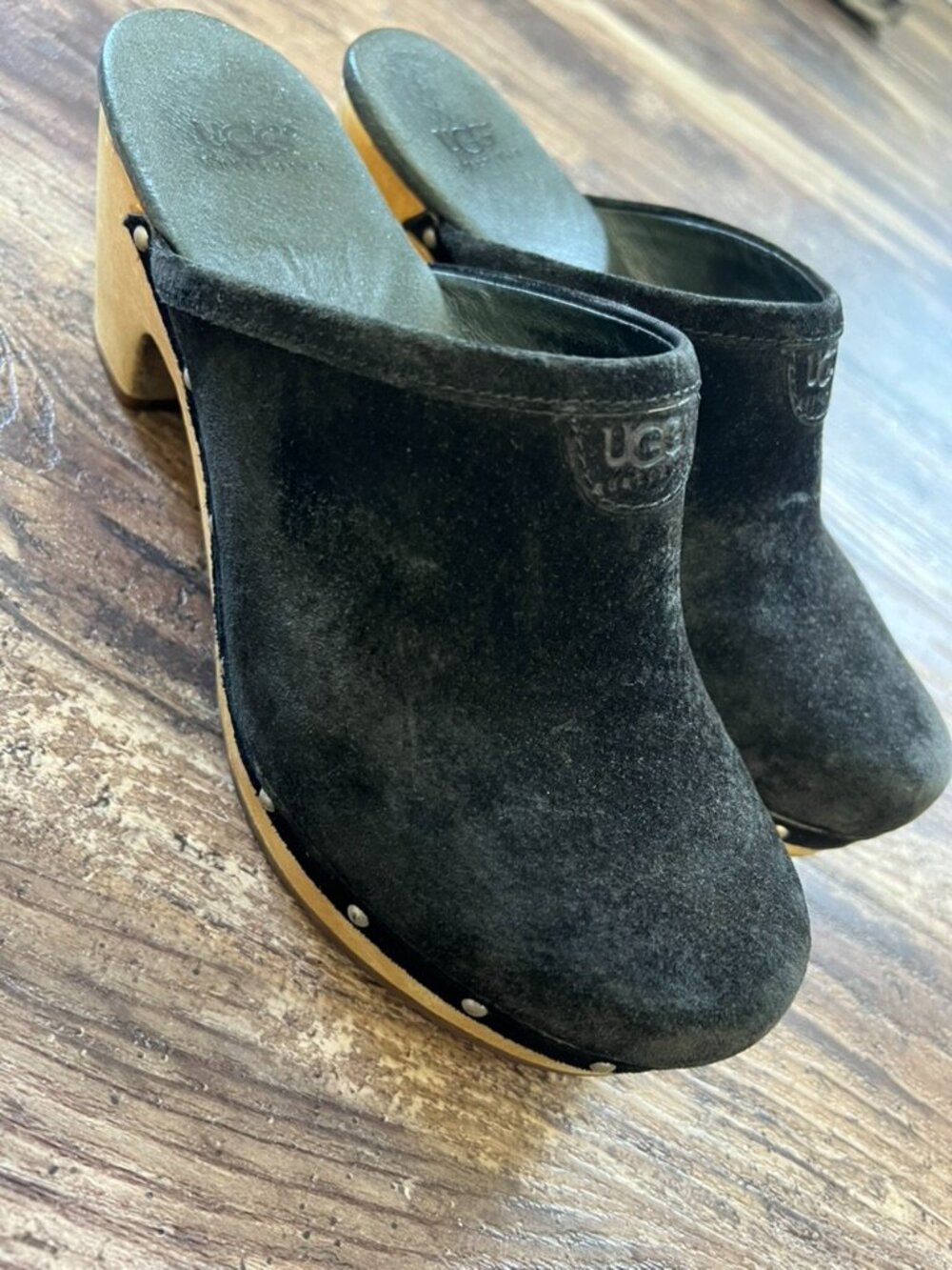 UGG 5772 Black Suede Wood Heel Clogs Mules Sheepskin Women’s 6